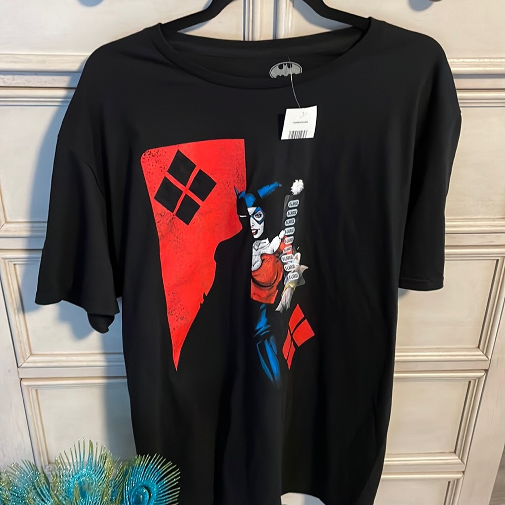 MEN'S DC COMICS HALF HARLEY QUINN HALF BATMAN SHORT SLEEVE T-SHIRT  X-Large nwt
